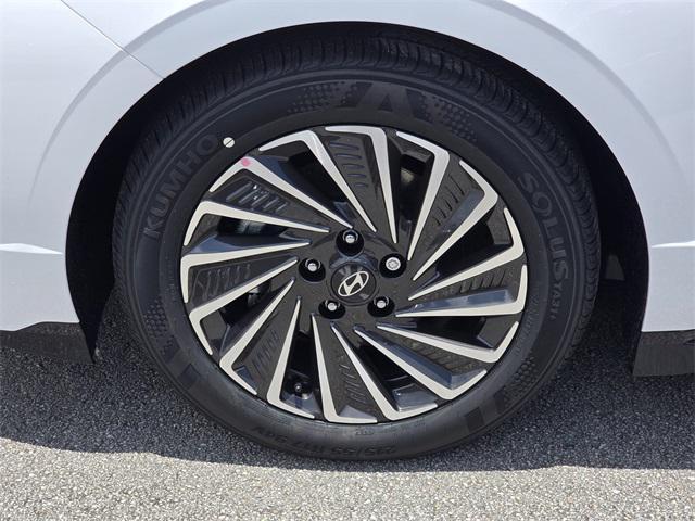 new 2025 Hyundai Sonata Hybrid car