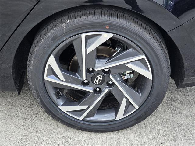 new 2025 Hyundai Elantra car, priced at $24,356