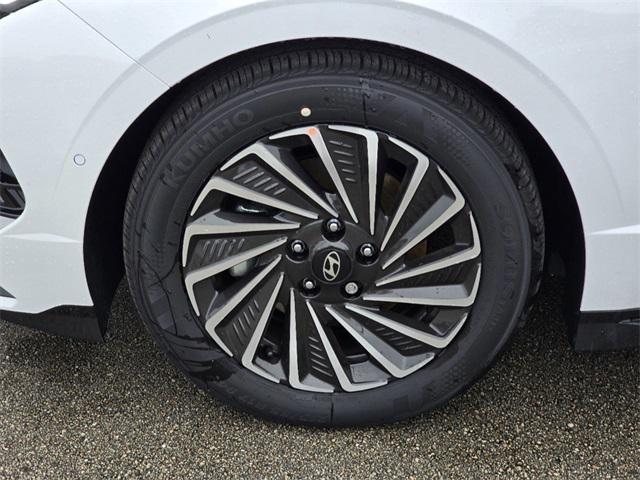 new 2025 Hyundai Sonata Hybrid car, priced at $39,033