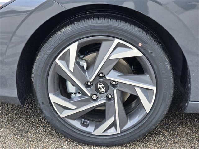new 2025 Hyundai Elantra car, priced at $26,456