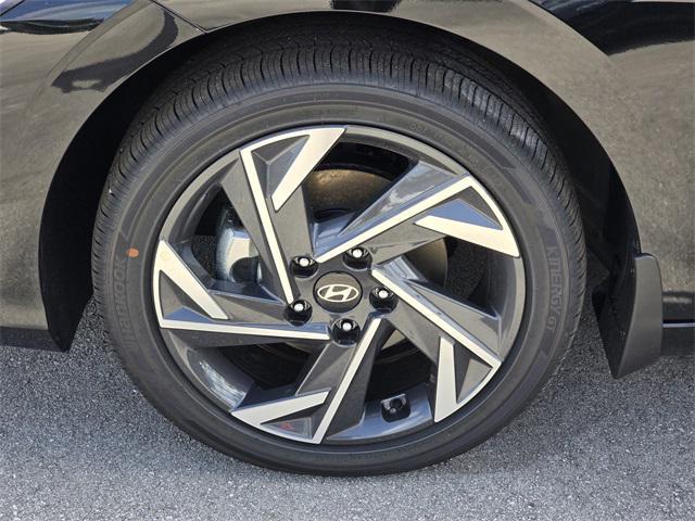 new 2025 Hyundai Elantra car, priced at $24,324