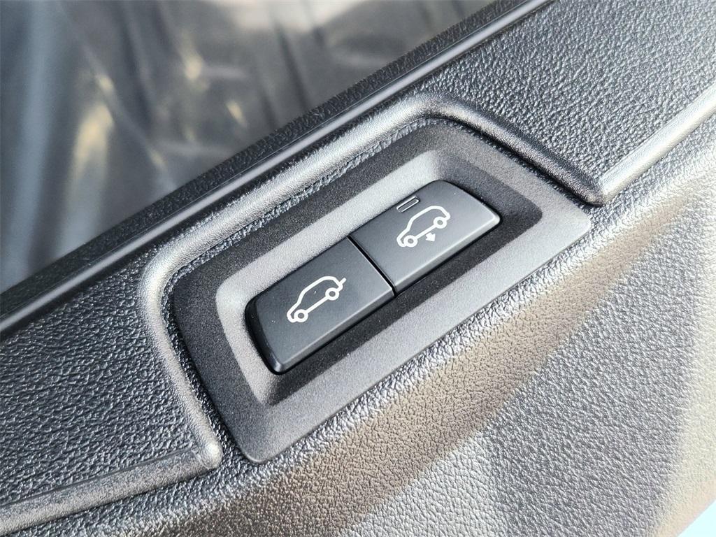 new 2025 BMW X7 car, priced at $126,185