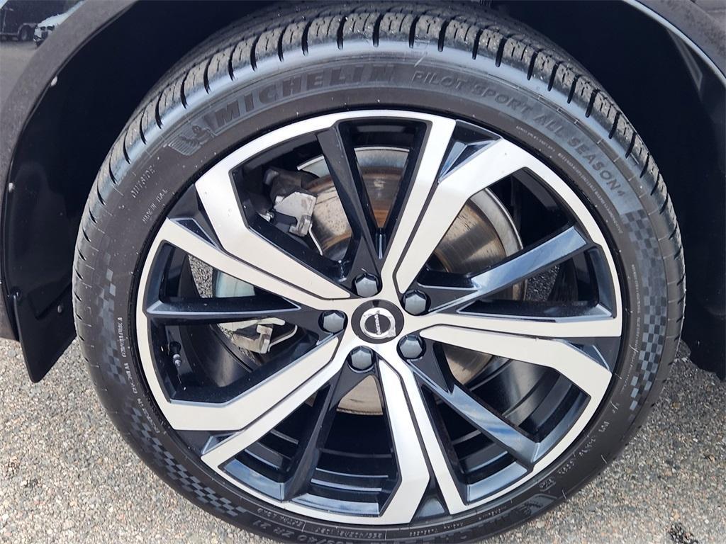 used 2022 Volvo XC60 Recharge Plug-In Hybrid car, priced at $37,997