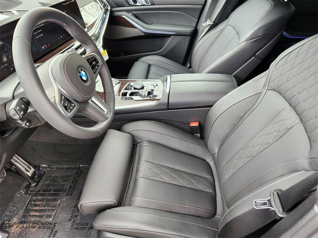 new 2025 BMW X7 car, priced at $118,925