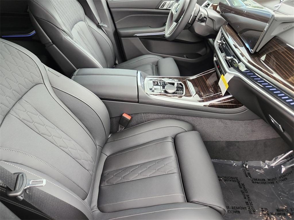 new 2025 BMW X7 car, priced at $118,925