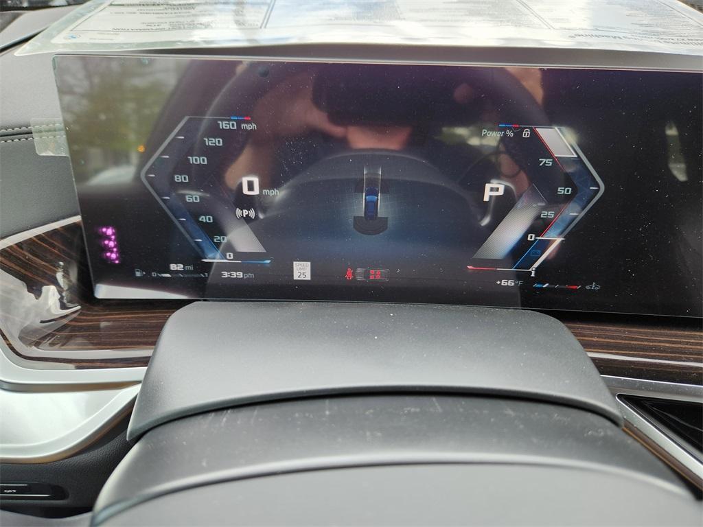 new 2025 BMW X7 car, priced at $118,925