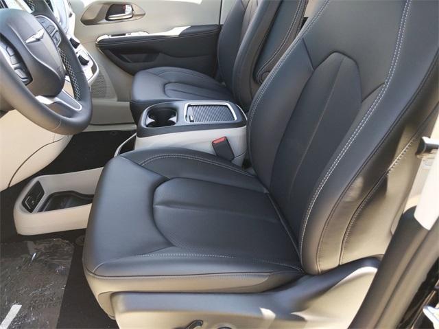 new 2024 Chrysler Pacifica car, priced at $43,534