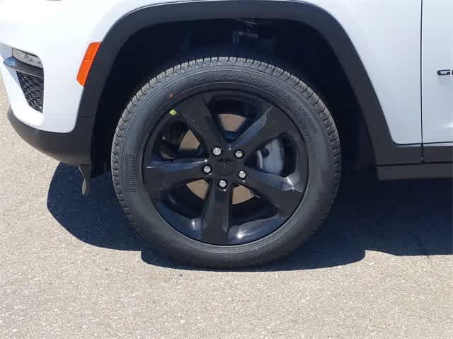 new 2024 Jeep Grand Cherokee car, priced at $44,030