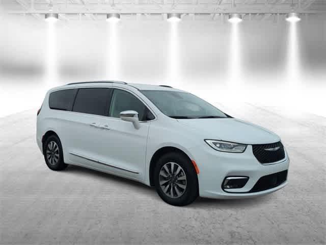 used 2021 Chrysler Pacifica Hybrid car, priced at $31,000