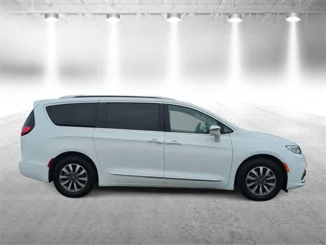 used 2021 Chrysler Pacifica Hybrid car, priced at $31,000