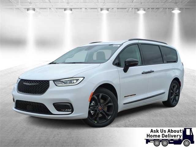 new 2024 Chrysler Pacifica car, priced at $43,081