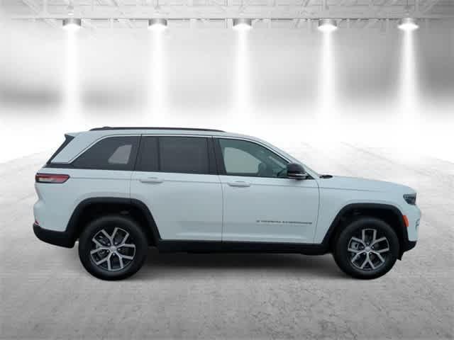 new 2024 Jeep Grand Cherokee car, priced at $40,700