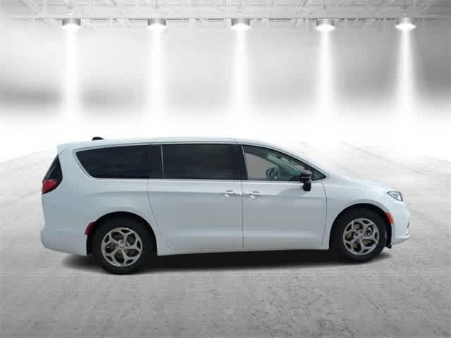 new 2024 Chrysler Pacifica car, priced at $43,941