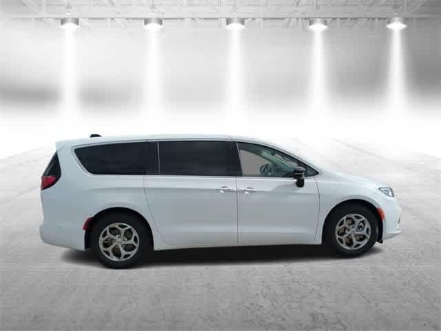 new 2024 Chrysler Pacifica car, priced at $48,691