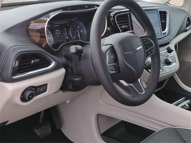 new 2024 Chrysler Pacifica car, priced at $43,941