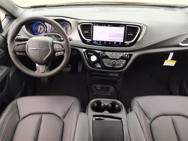 new 2024 Chrysler Pacifica car, priced at $45,991