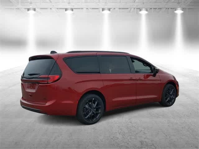 new 2024 Chrysler Pacifica car, priced at $45,991