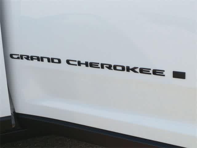 new 2024 Jeep Grand Cherokee car, priced at $42,215