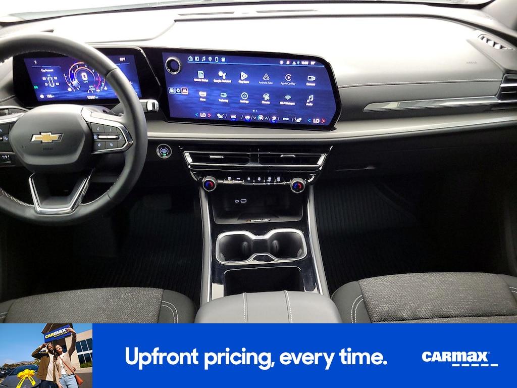 used 2025 Chevrolet Traverse car, priced at $42,998