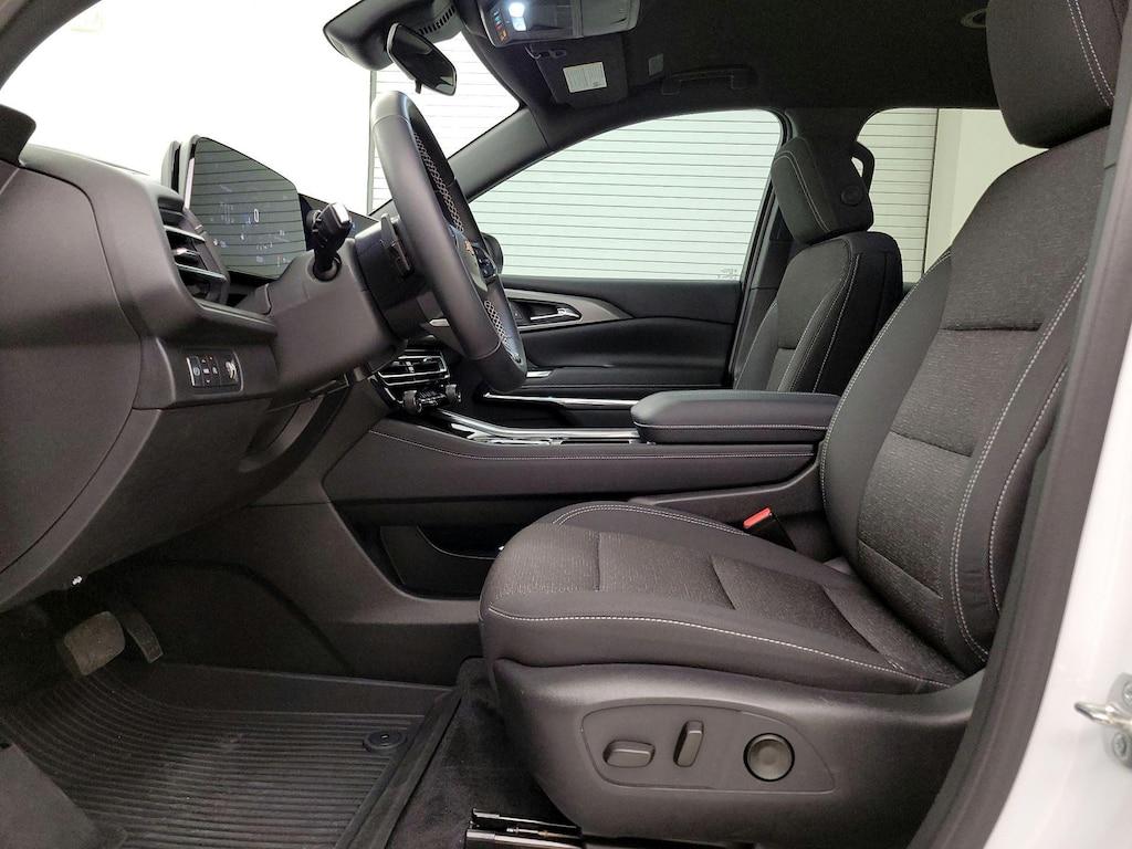 used 2025 Chevrolet Traverse car, priced at $42,998