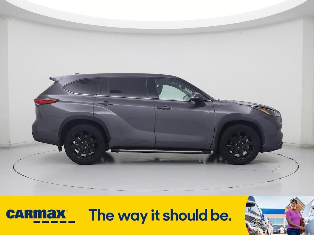 used 2022 Toyota Highlander car, priced at $33,998
