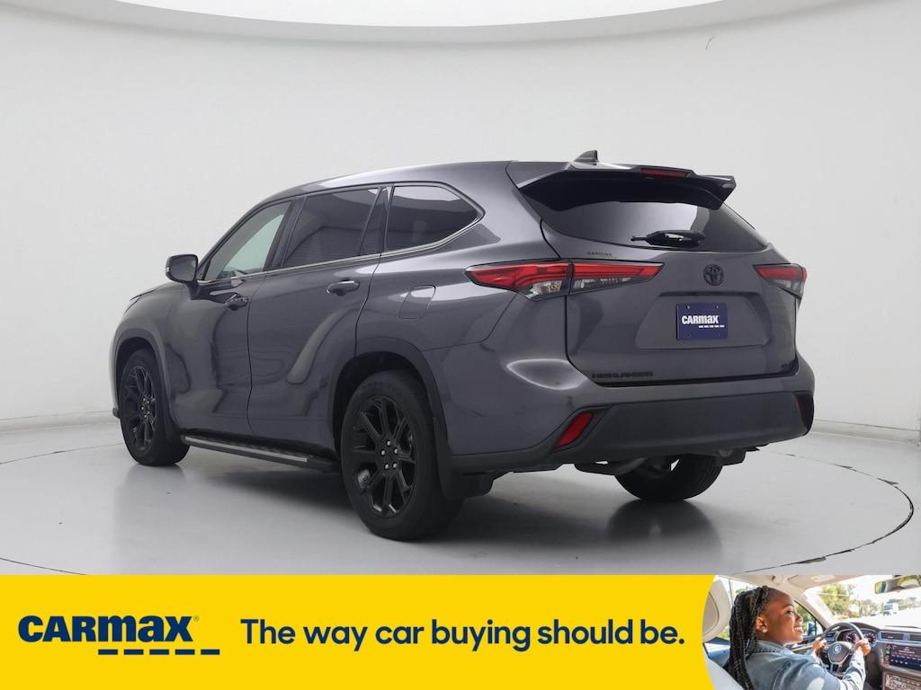 used 2022 Toyota Highlander car, priced at $33,998
