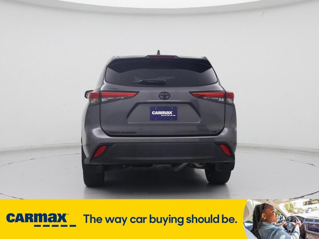 used 2022 Toyota Highlander car, priced at $33,998