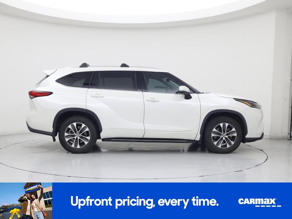 used 2021 Toyota Highlander car, priced at $31,998