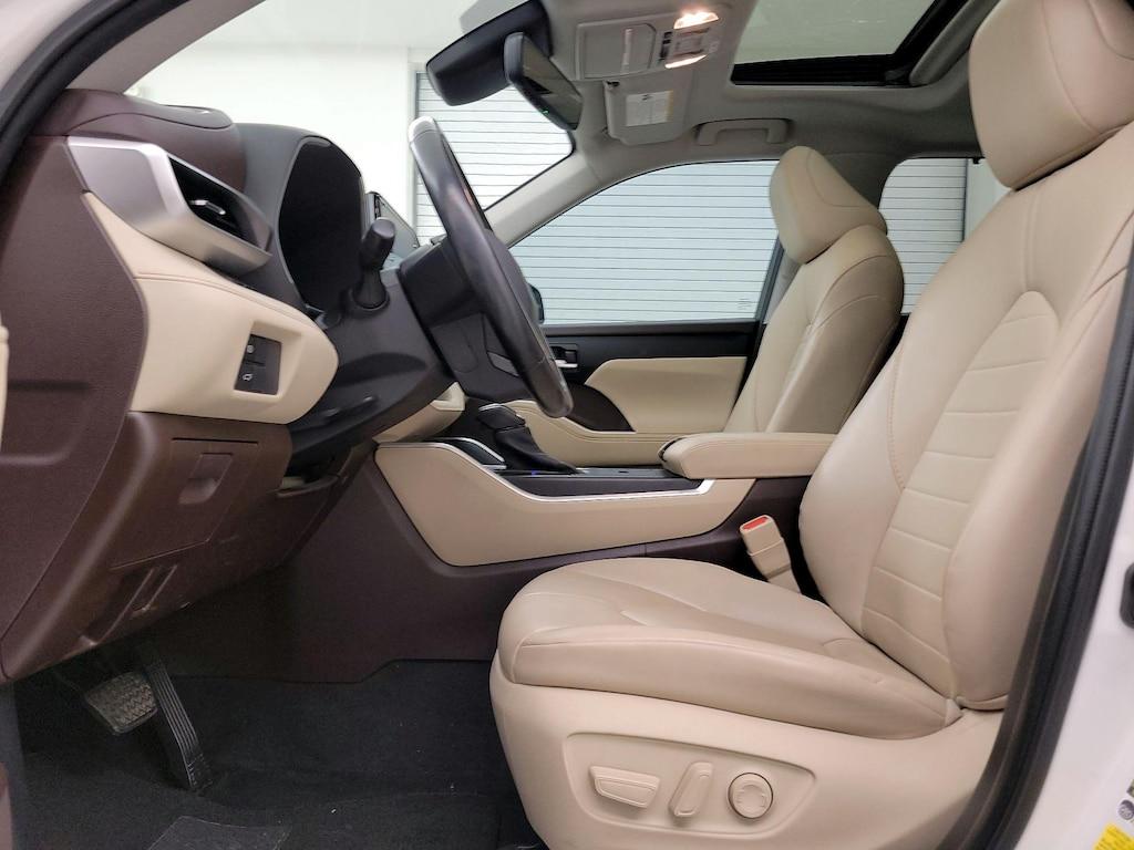 used 2021 Toyota Highlander car, priced at $31,998