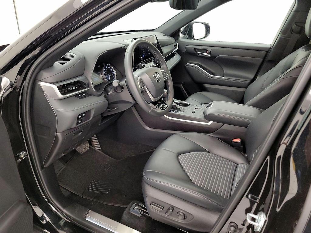 used 2024 Toyota Highlander car, priced at $44,998