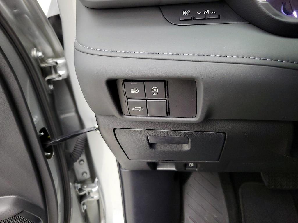 used 2024 Toyota Highlander car, priced at $40,998