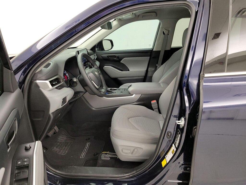 used 2022 Toyota Highlander car, priced at $31,998