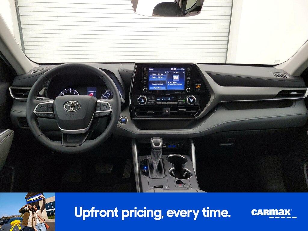 used 2022 Toyota Highlander car, priced at $31,998