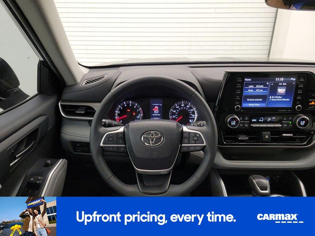 used 2022 Toyota Highlander car, priced at $31,998