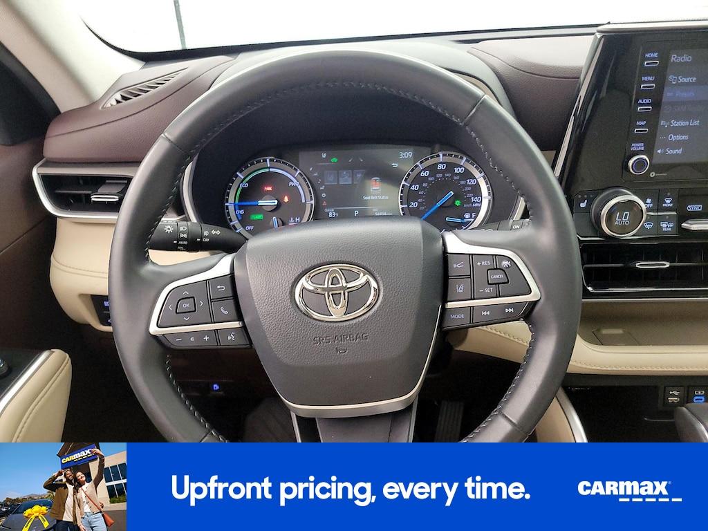 used 2022 Toyota Highlander Hybrid car, priced at $34,998