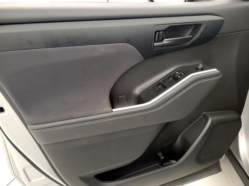 used 2022 Toyota Highlander car, priced at $28,998