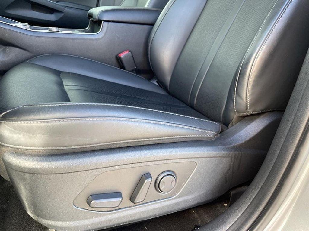 used 2023 Kia Sorento Hybrid car, priced at $29,990