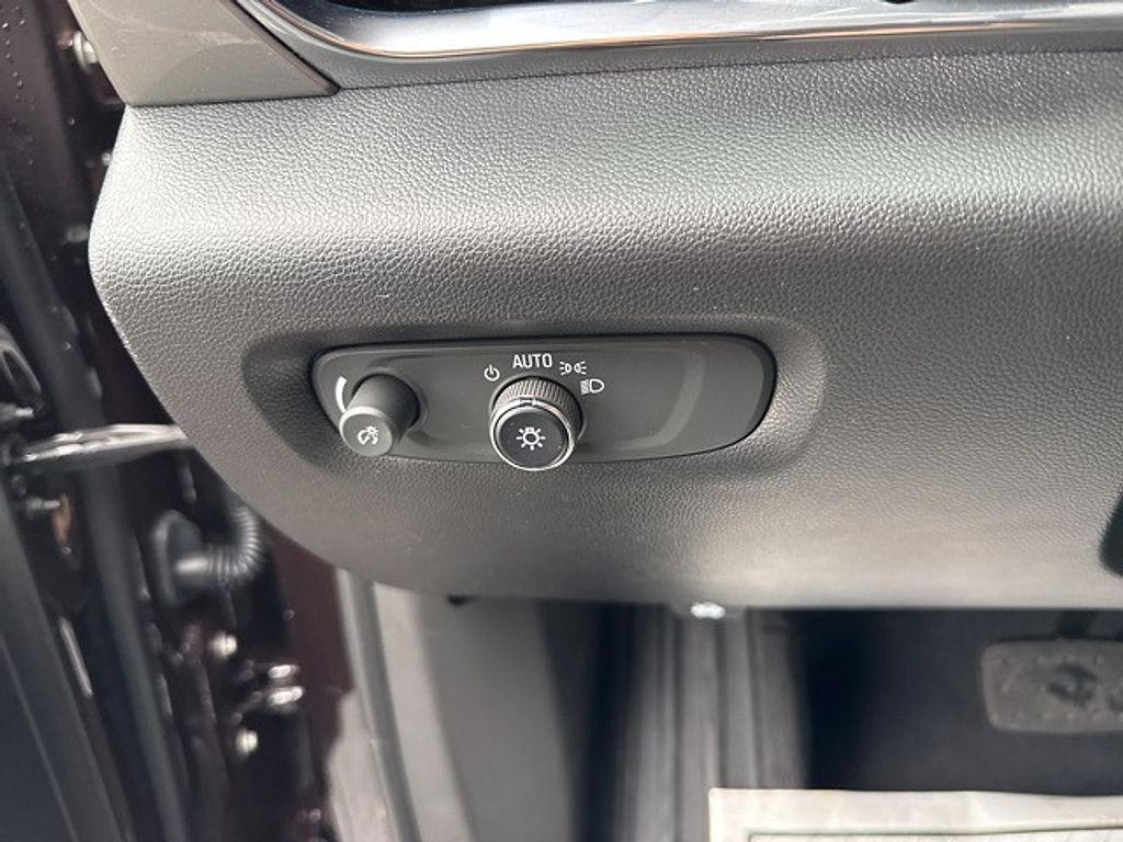 used 2023 Chevrolet Traverse car, priced at $31,990