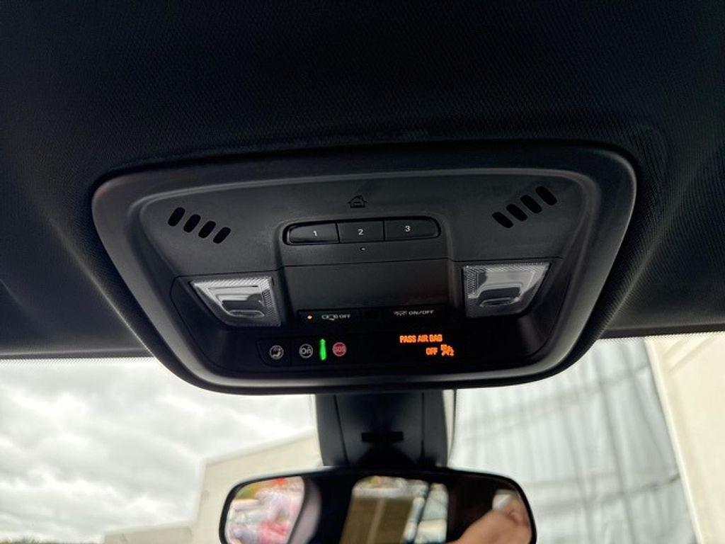 used 2023 Chevrolet Traverse car, priced at $31,990