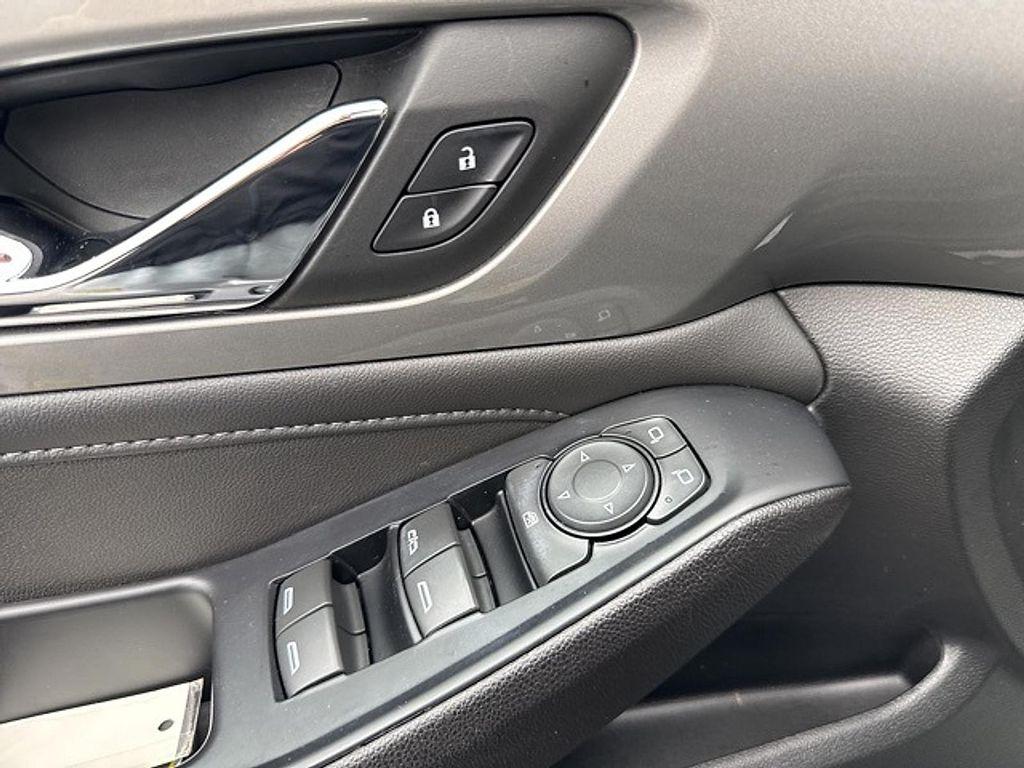 used 2023 Chevrolet Traverse car, priced at $31,990