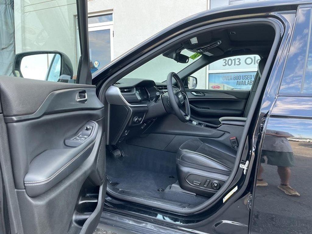 used 2023 Jeep Grand Cherokee car, priced at $33,990