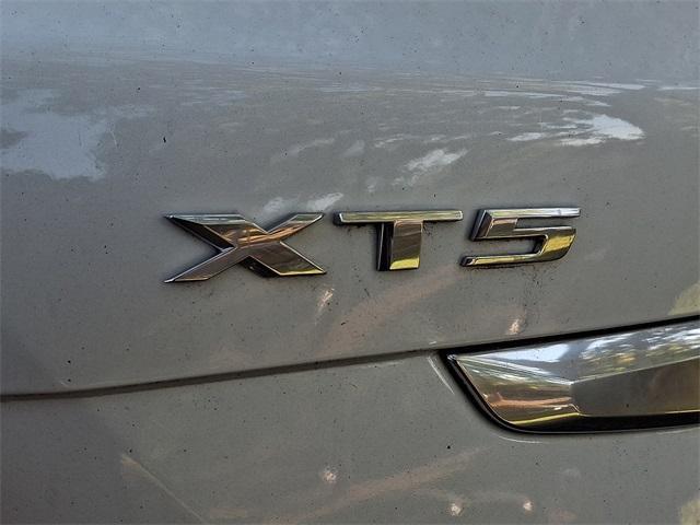 used 2022 Cadillac XT5 car, priced at $34,131