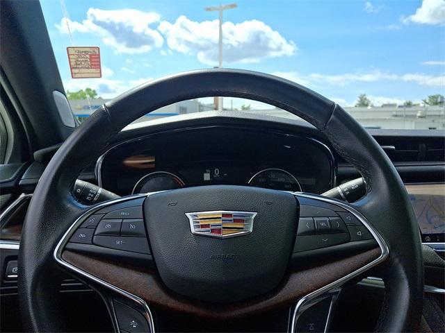 used 2022 Cadillac XT5 car, priced at $33,212