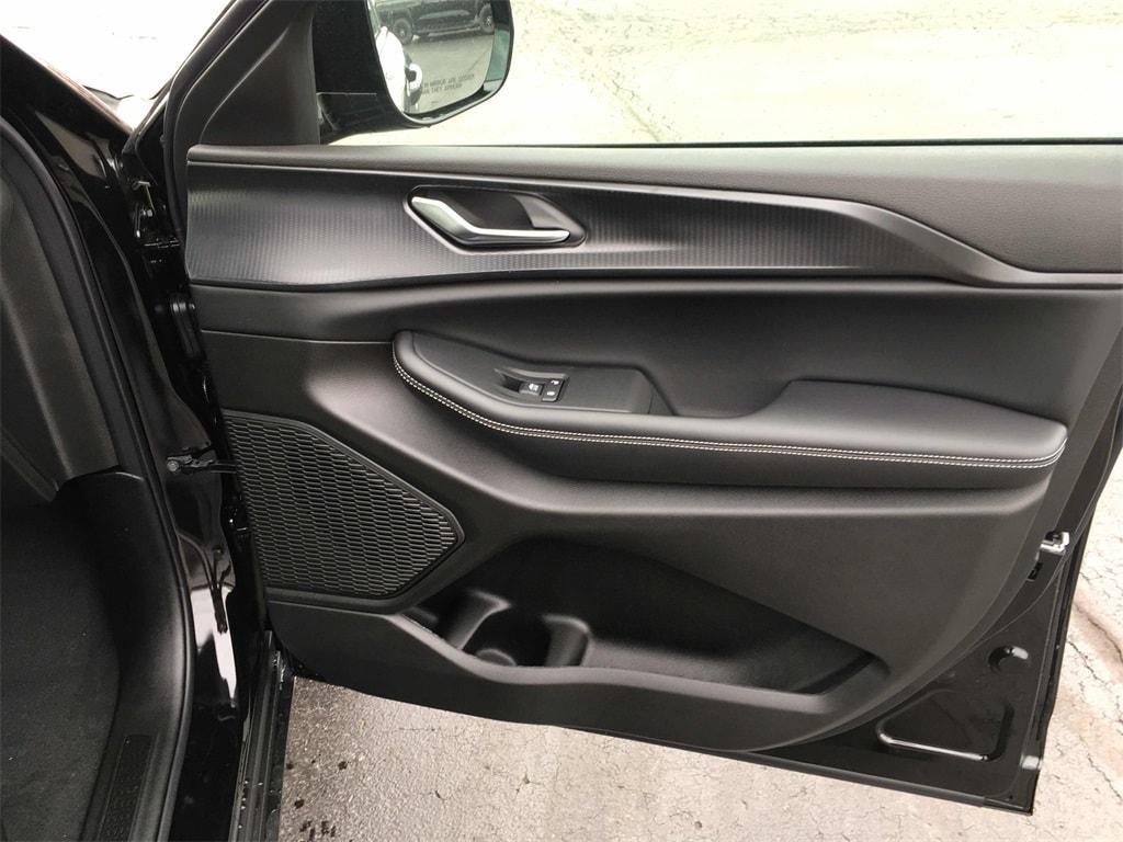 new 2025 Jeep Grand Cherokee car, priced at $41,317