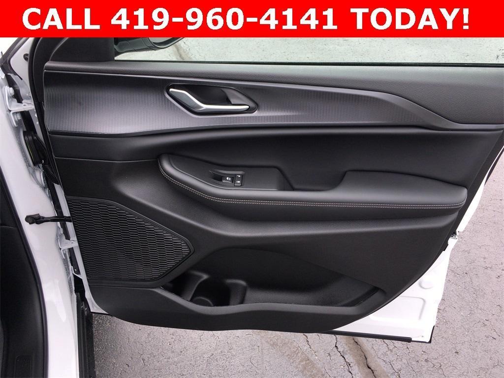 new 2025 Jeep Grand Cherokee car, priced at $47,130