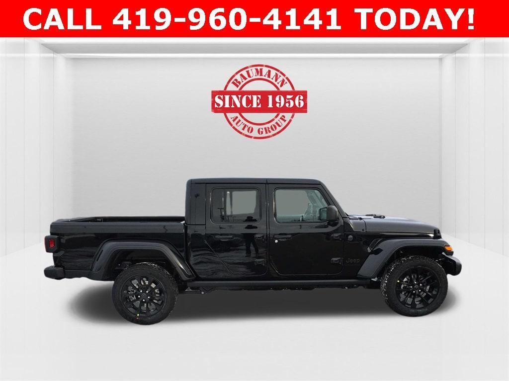 new 2025 Jeep Gladiator car, priced at $40,526