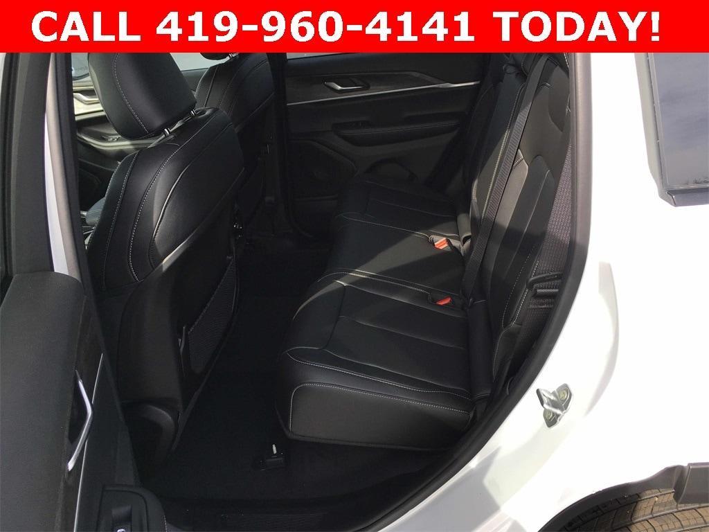 new 2025 Jeep Grand Cherokee car, priced at $44,947