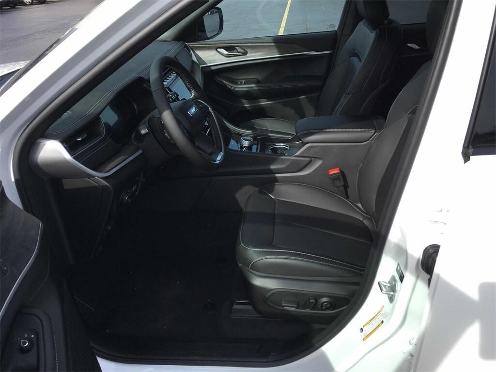 new 2025 Jeep Grand Cherokee car, priced at $44,947