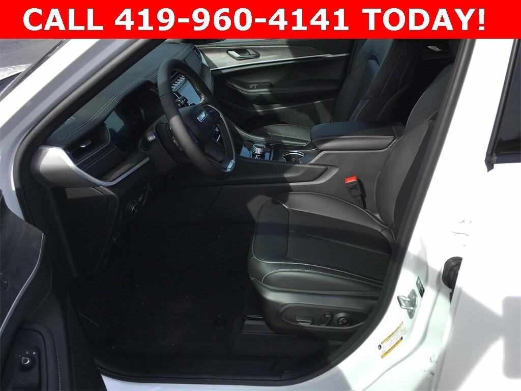 new 2025 Jeep Grand Cherokee car, priced at $44,947