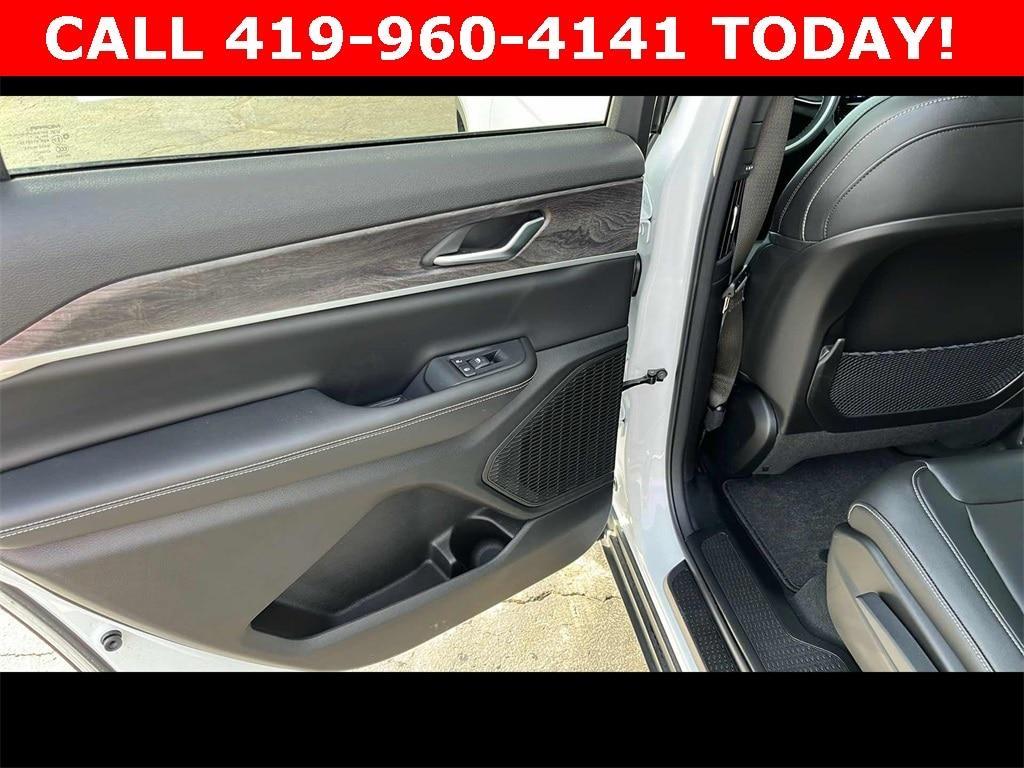 new 2024 Jeep Grand Cherokee L car, priced at $55,420